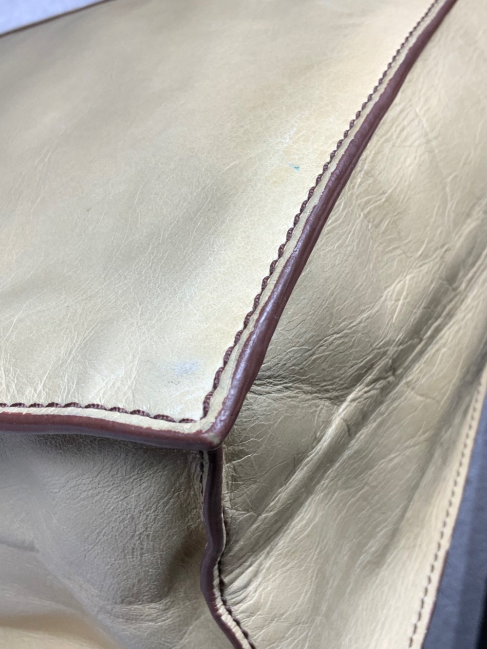 HOBO Beige Leather Shoulder Bag - Picture 11 of 14